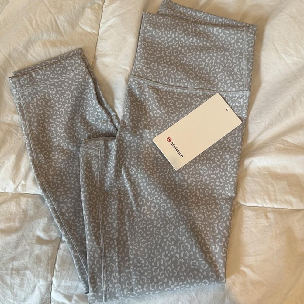 Lululemon NWT wonder train HR 25 inch size 10 leopard daisy starlight multi